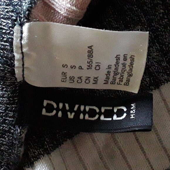 Women's Divided H&M Size Small Beautiful Long Sleeve Sweater - Picture 4 of 4